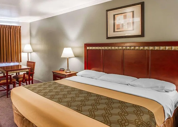 Rodeway Inn 2*